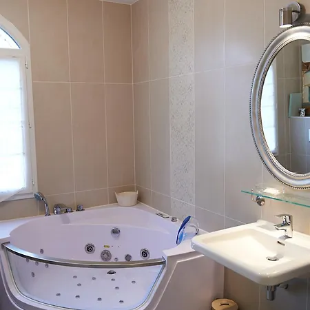 Chateau De La Moriniere